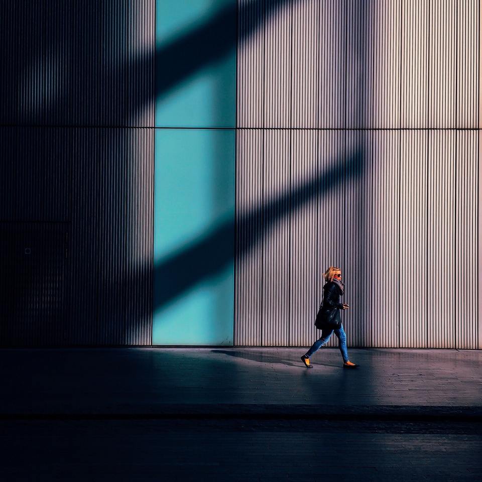 9 Tips For Capturing Incredible Shadows In Your iPhone Street Photos 9 Tips For Capturing Incredible Shadows In Your iPhone Street Photos