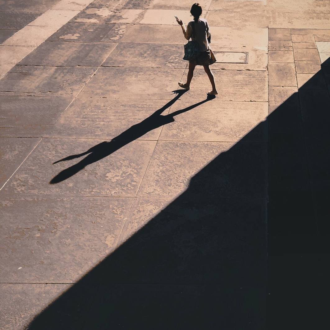9 Tips For Capturing Incredible Shadows In Your iPhone Street Photos 9 Tips For Capturing Incredible Shadows In Your iPhone Street Photos